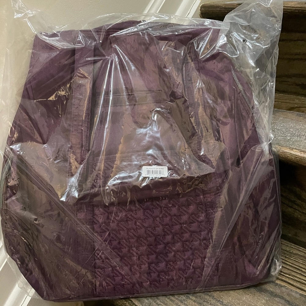 BNWT Lug Runner- Shimmer Wine